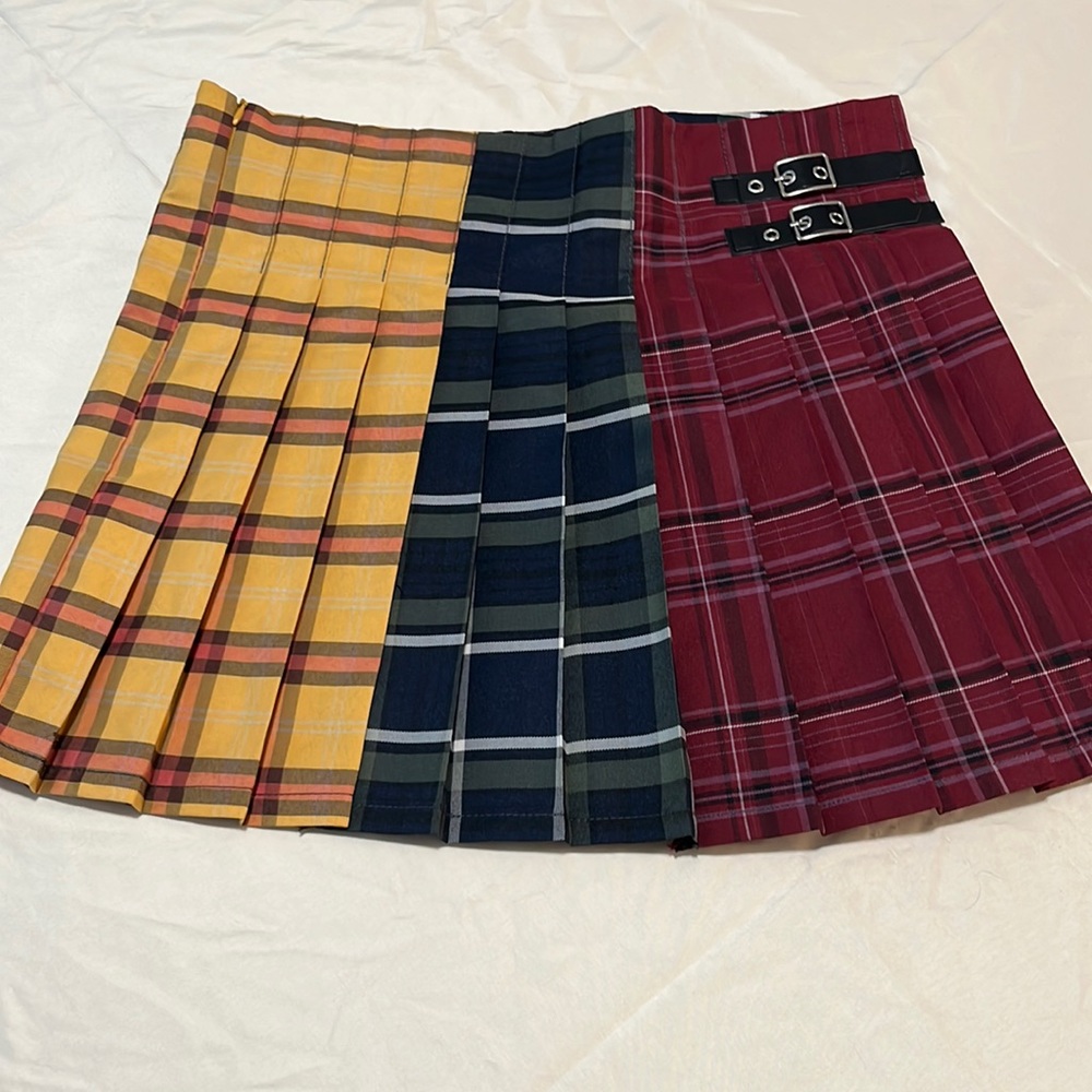 No Boundaries multicolored pleated skirt